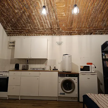 Basic Underground Apartments Next To The Center - Best Tram Line, Cool Local Area Prague Exterior photo