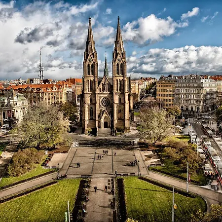 Basic Underground Apartments Next To The Center - Best Tram Line, Cool Local Area Prague Exterior photo