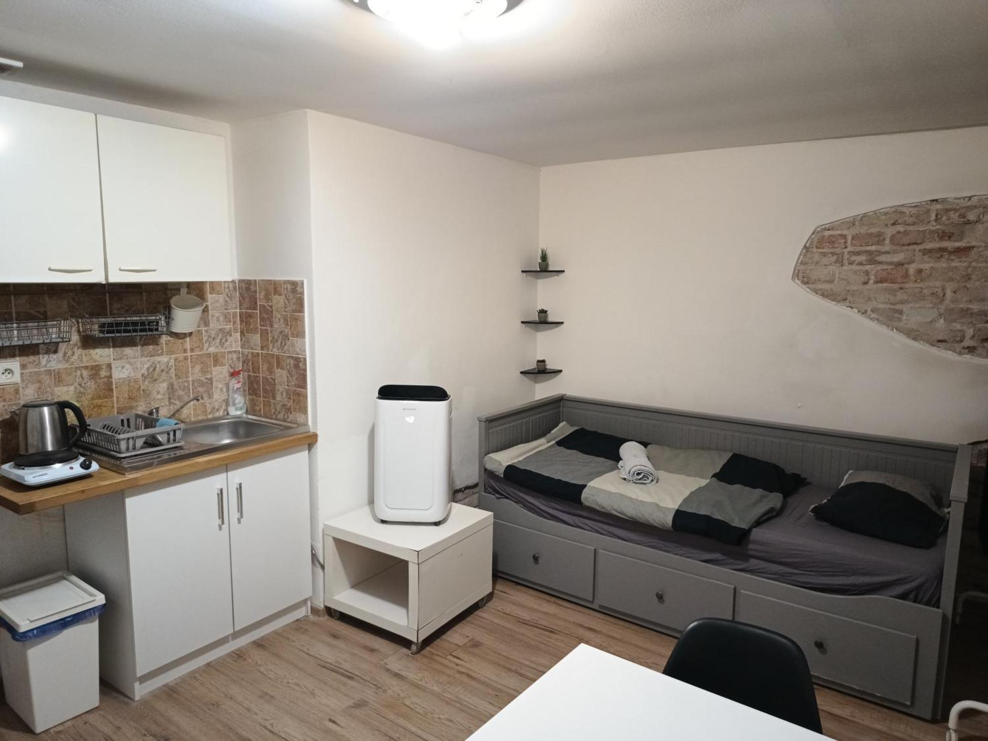 Apartmán Basic Underground Next To The Center - Tram Line, Cool Local Area